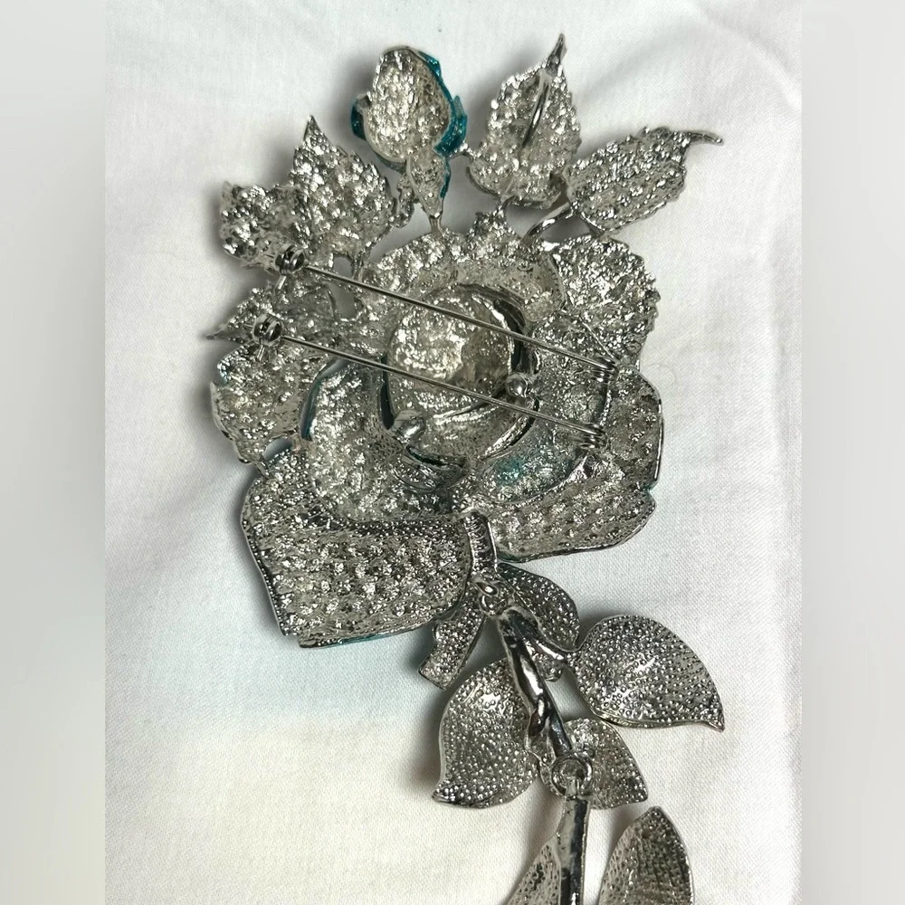 CRYSTAL BROACH Movable Elegant Green and Blue Floral ROSES Brooch gorgeous 9” 3”